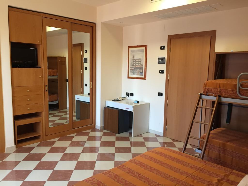 Hotel Fiorella Senigallia Pokój zdjęcie